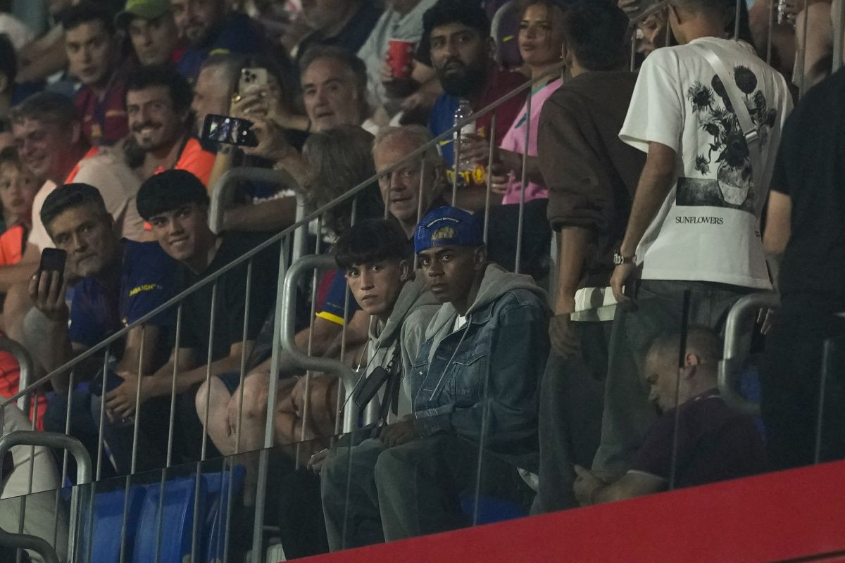 Yamal sve iznenadio dan pred izbor: "Dajte njemu Zlatnu loptu, zaslužio je" Yamal sve iznenadio dan pred izbor: "Dajte njemu Zlatnu loptu, zaslužio je"