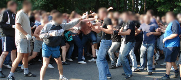 Dogovorena tuča navijača pred derbi Dogovorena tuča navijača pred derbi