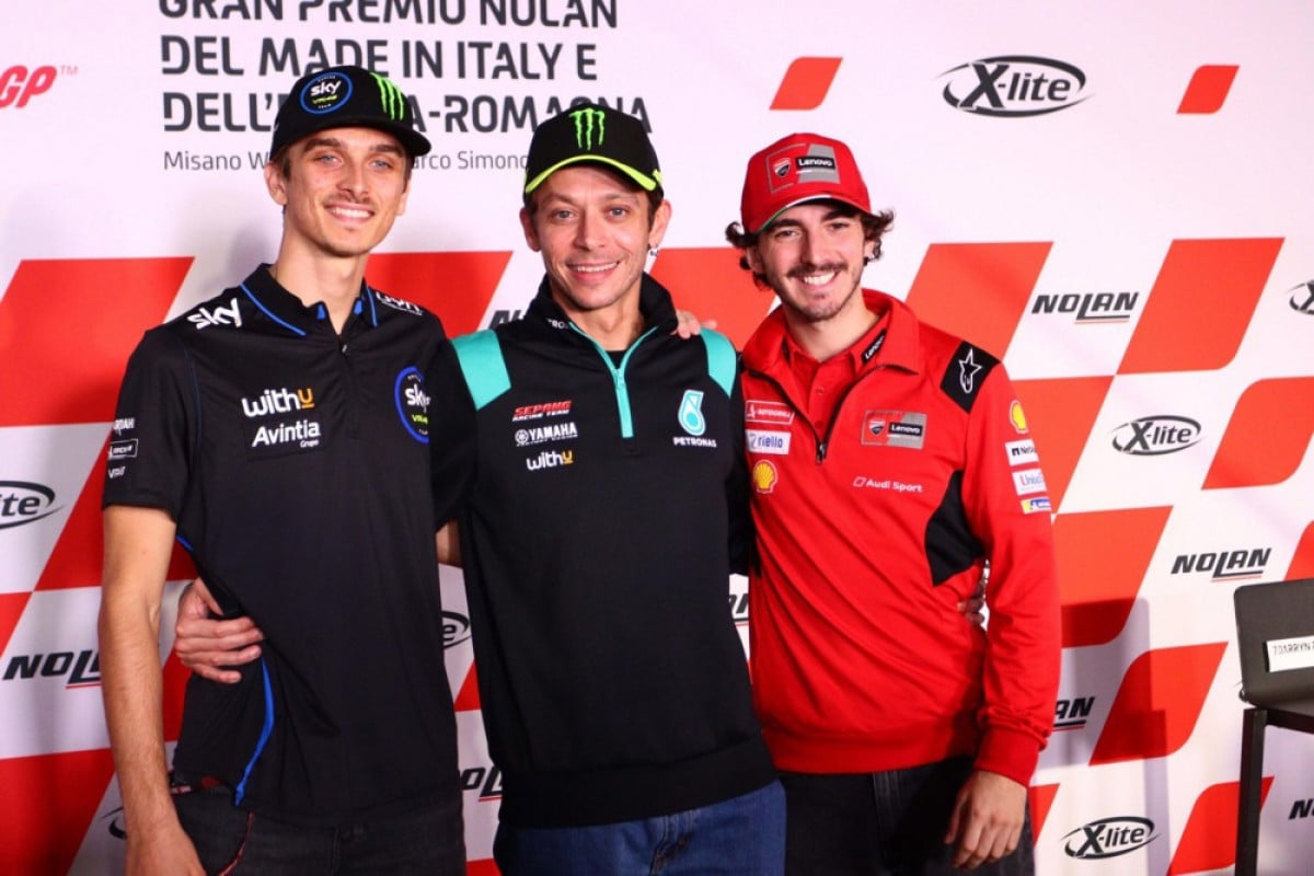 Rossi stao u odbranu Bagnaie: "Muči se jer ima brzog timskog kolegu kao što je Marquez" Rossi stao u odbranu Bagnaie: "Muči se jer ima brzog timskog kolegu kao što je Marquez"