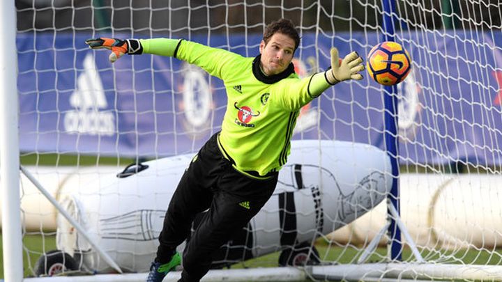 Chelsea pušta Begovića u bivši klub pod jednim uslovom