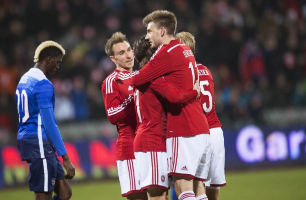 Lord na sceni: Bendtner s tri gola donio pobjedu Danskoj