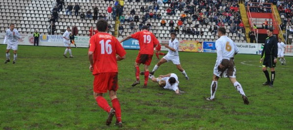 Rođeni se pobjedom oprostili od navijača Rođeni se pobjedom oprostili od navijača