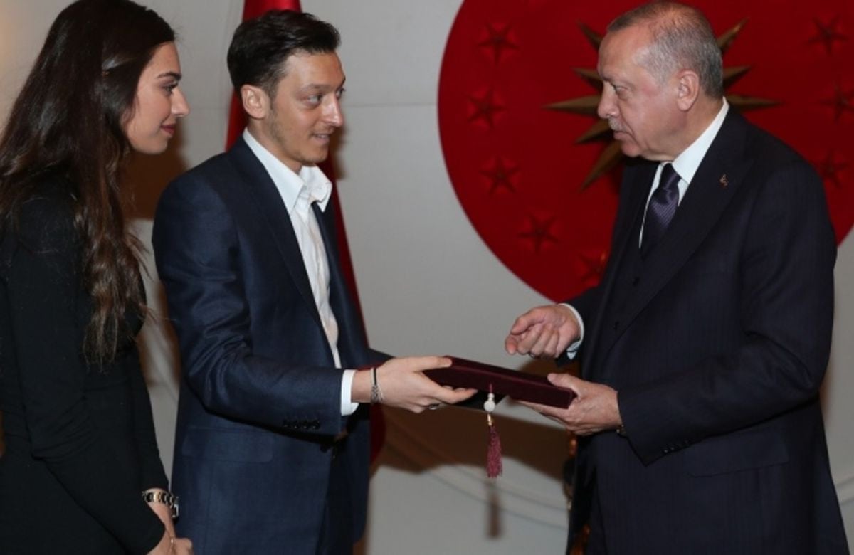 Ozil objavio predizbornu fotografiju s Erdoganom, svi govore o licu turskog predsjednika
