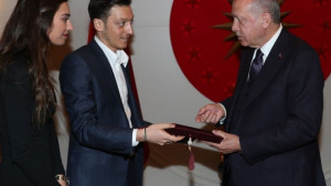 Ozil objavio predizbornu fotografiju s Erdoganom, svi govore o licu turskog predsjednika
