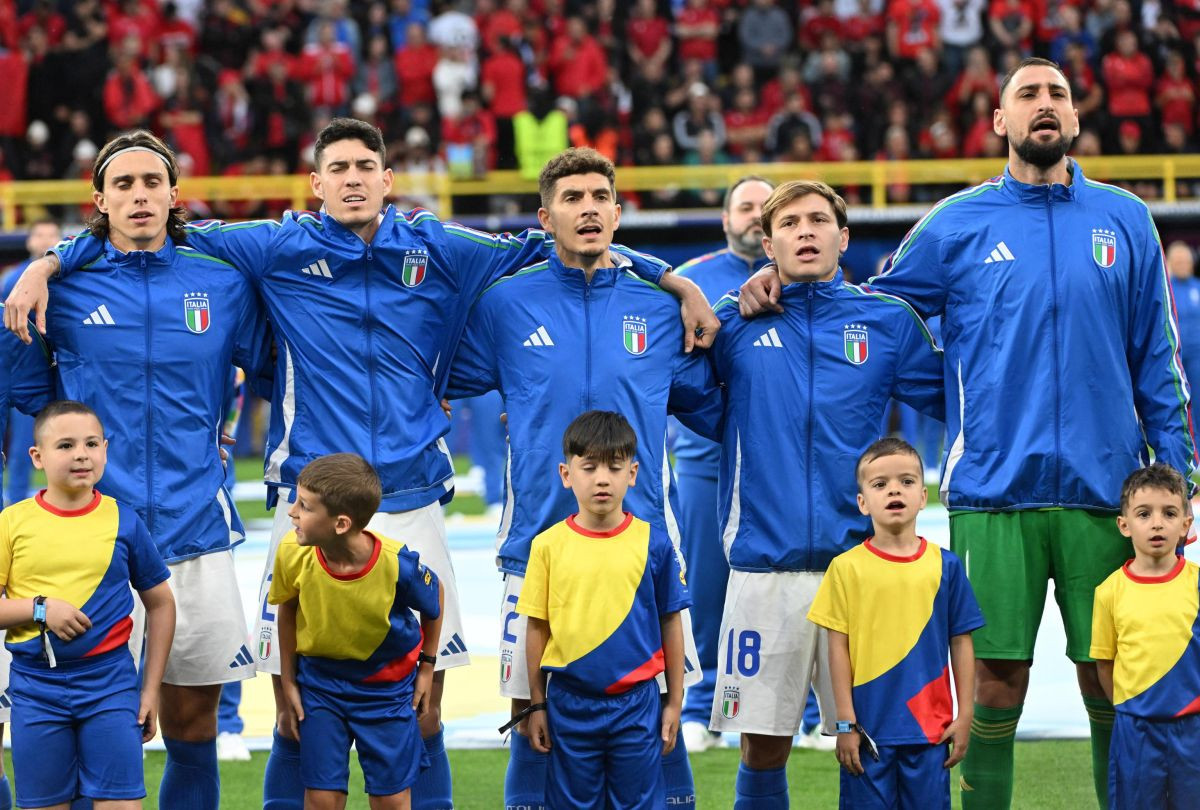 Italijani pjevaju himnu, trese se stadion, a dječaci gledaju i ne vjeruju