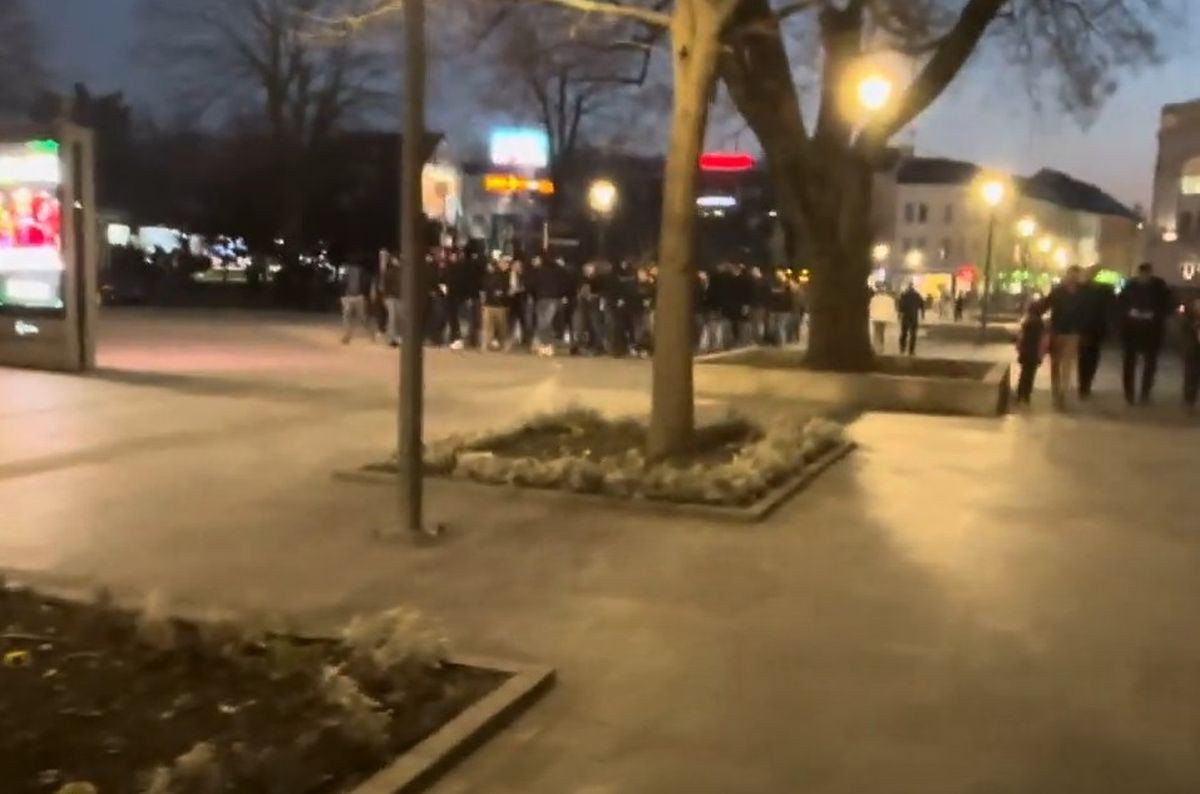 Podrška za Borac je tu: Lešinari kroz centar Banja Luke krenuli prema stadionu Podrška za Borac je tu: Lešinari kroz centar Banja Luke krenuli prema stadionu