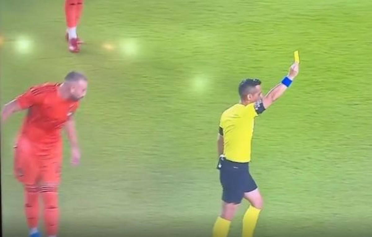 Skandalozan potez bivšeg igrača Atletico Madrida: Sudija mu okrenuo leđa, a on ga pljunuo Skandalozan potez bivšeg igrača Atletico Madrida: Sudija mu okrenuo leđa, a on ga pljunuo
