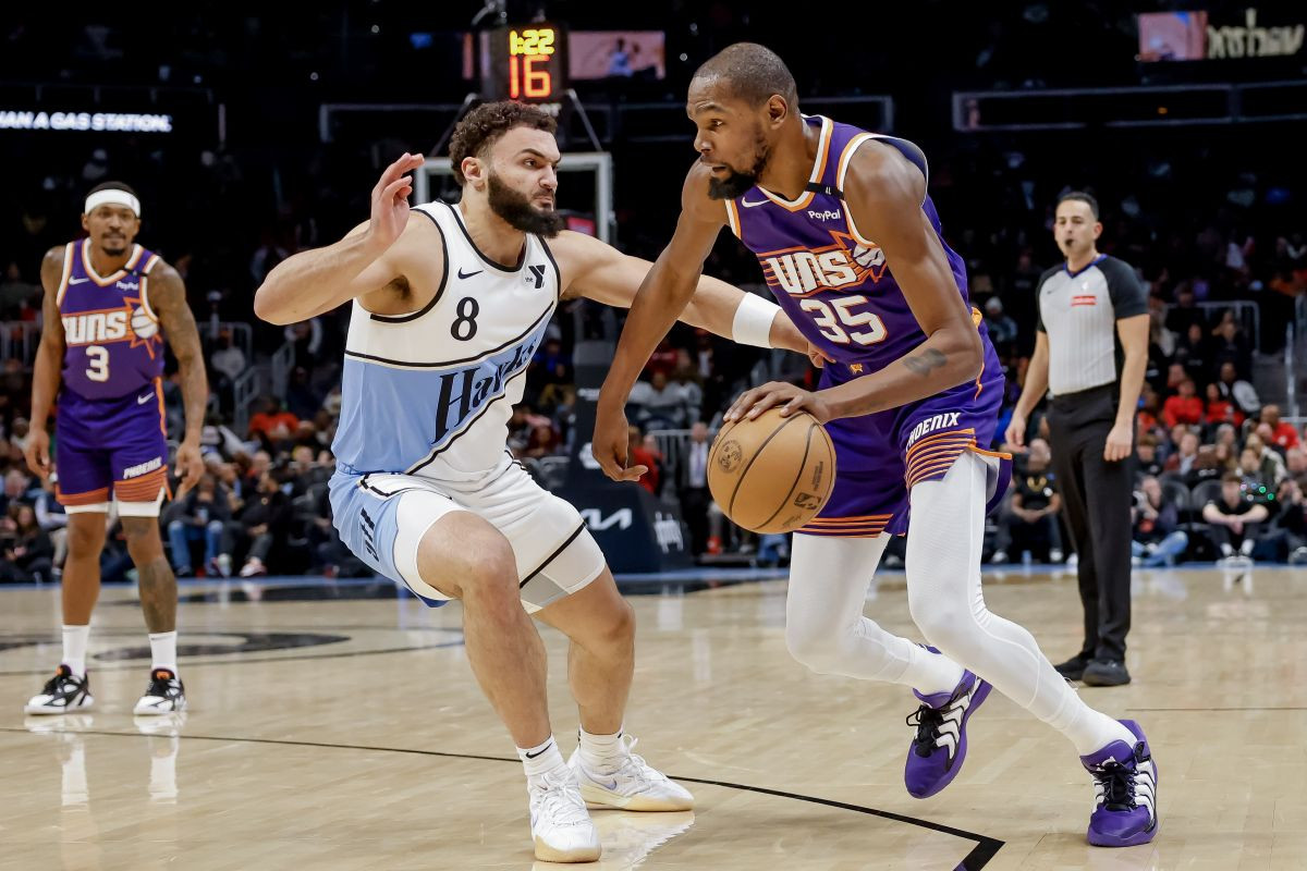 Sunsi su ispitali tržište, ali Kevin Durant ostaje u Phoenixu! Sunsi su ispitali tržište, ali Kevin Durant ostaje u Phoenixu!