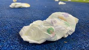 Navijači u Srbiji poslali morbidnu poruku i rekli šta misle o Mladiću - Na teren ubacili Pampers!