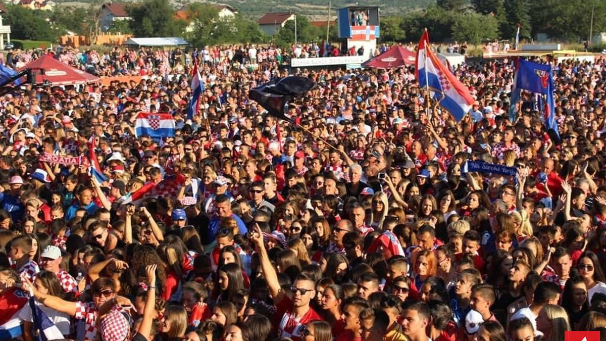 Više od 40.000 ljudi u Livnu pjeva "Zlatko mi te volimo"
