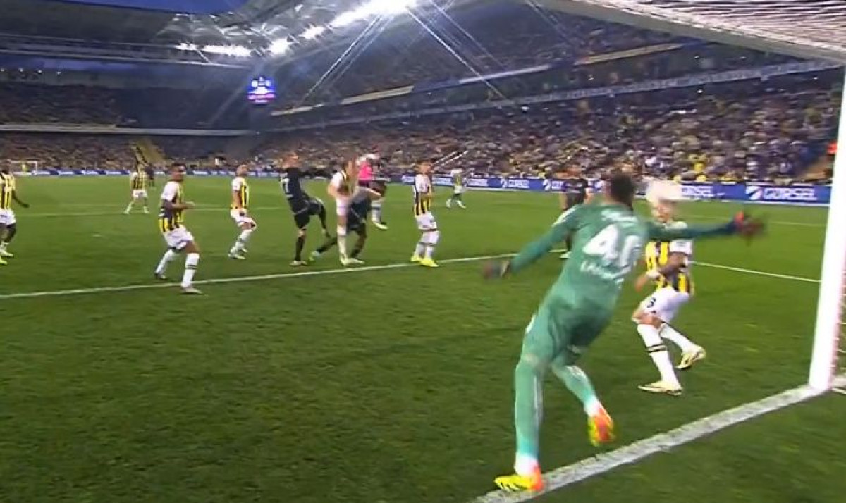 Čudo neviđeno u režiji Hrvata: Dominik Livaković nestvarnim refleksom spasio Fenerbahče!