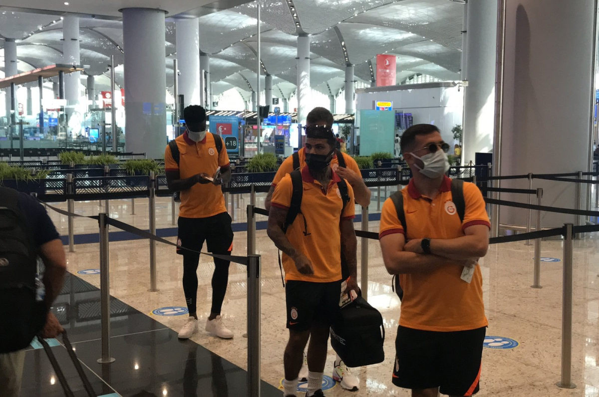 Galatasaray hitno napustio Grčku zbog 'drskih carinika': Nisu nam dali ni vodu Galatasaray hitno napustio Grčku zbog 'drskih carinika': Nisu nam dali ni vodu