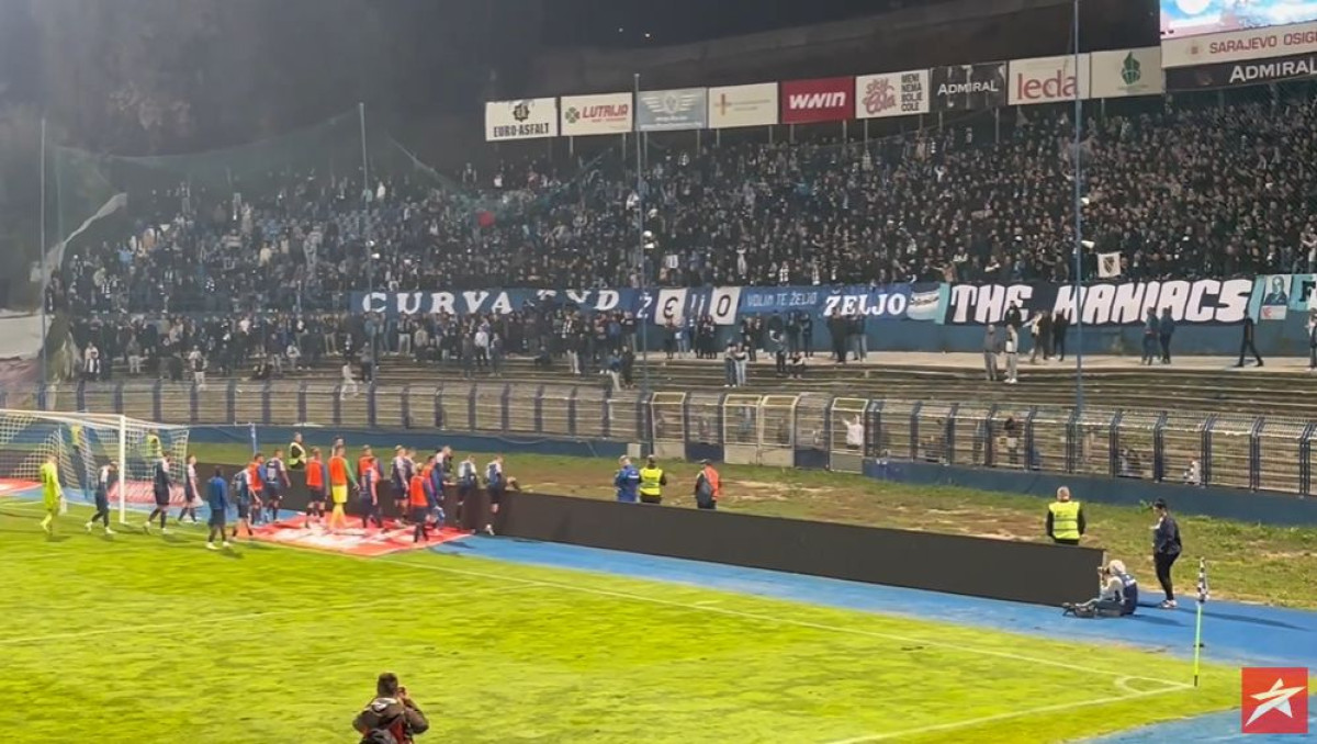 Manijaci pozvali igrače Željezničara pred južnu tribinu, pa poručili: "Hoćemo pobjedu na derbiju" Manijaci pozvali igrače Željezničara pred južnu tribinu, pa poručili: "Hoćemo pobjedu na derbiju"