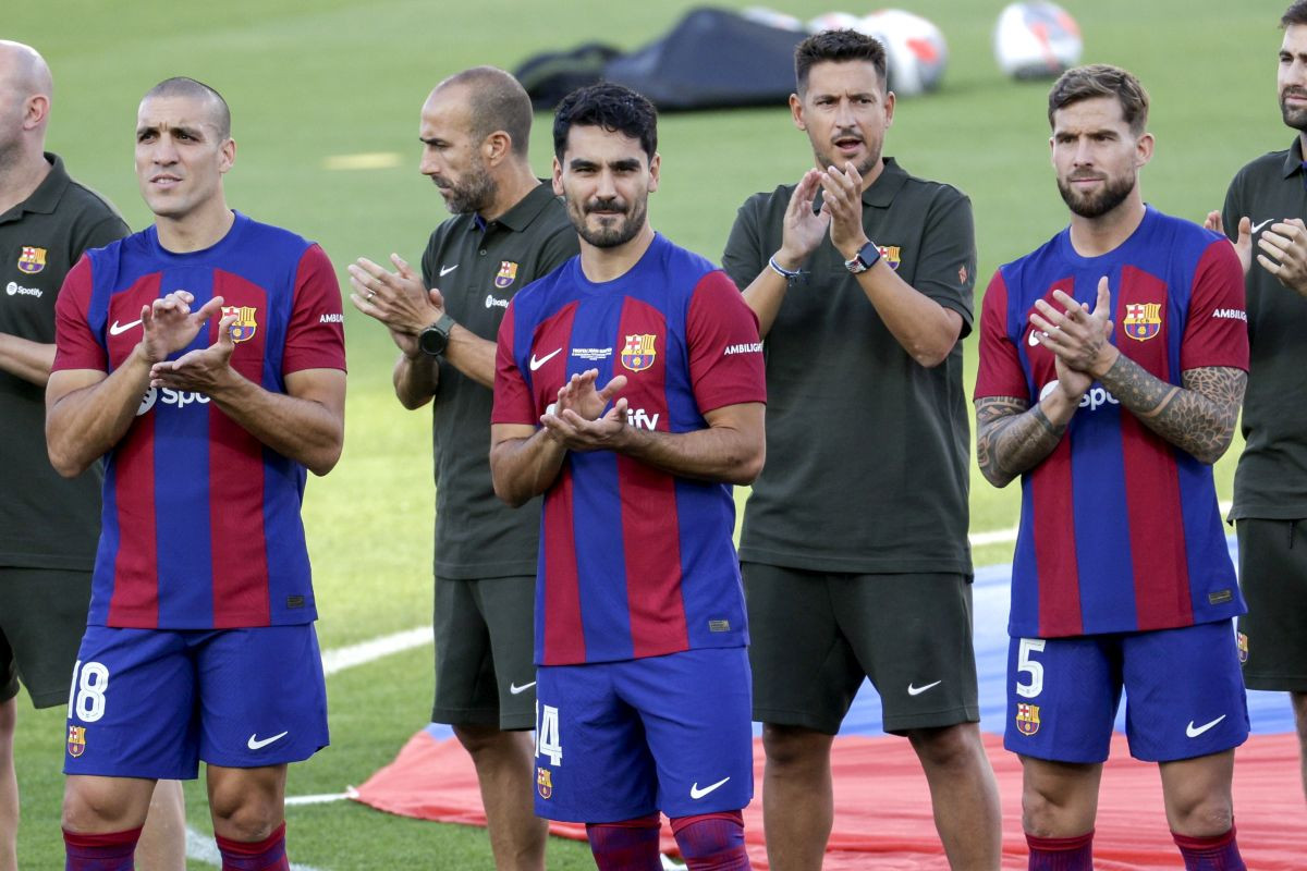 Neočekivano napustio kamp Barcelone u Americi, a onda ekspresno potpisao za drugi klub Neočekivano napustio kamp Barcelone u Americi, a onda ekspresno potpisao za drugi klub