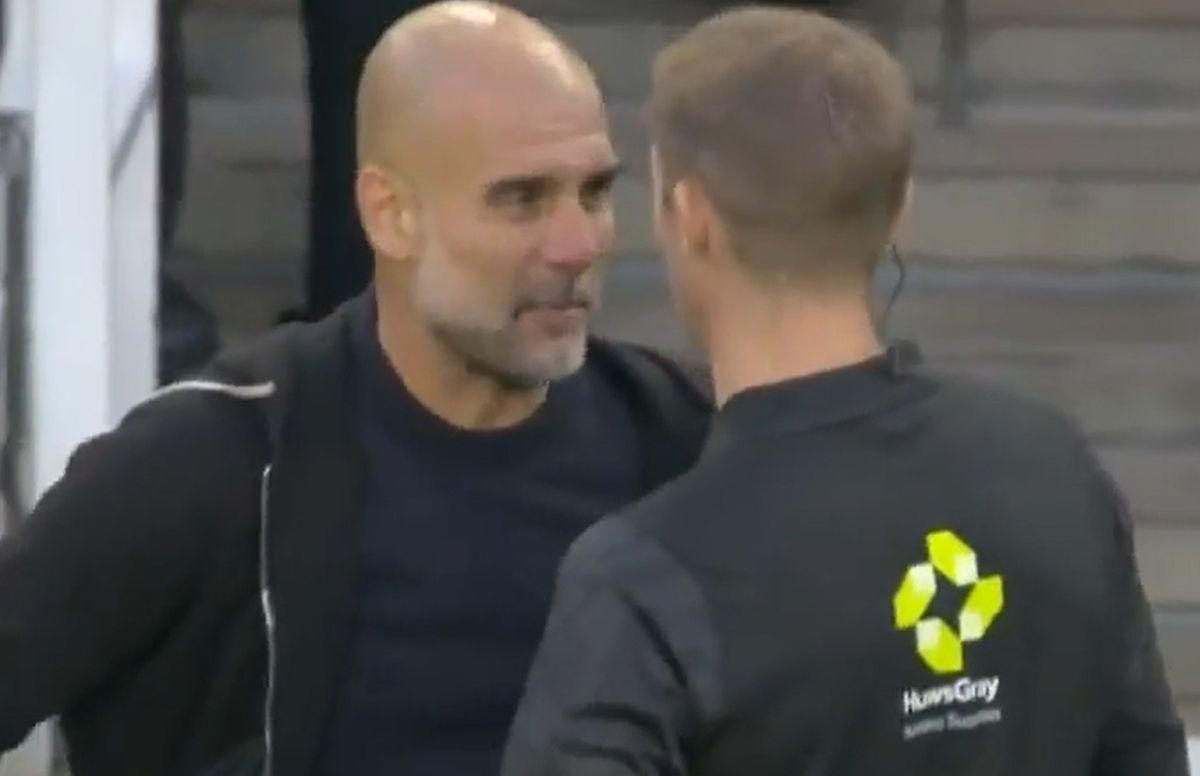 Guardiola je tokom derbija u Londonu imao posebne trenutke sa sudijom, pao je i poljubac