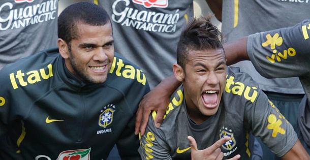 Alves: Neymara je dotaknuo Bog i rekao: &quot;Bit ćeš nogometaš&quot;