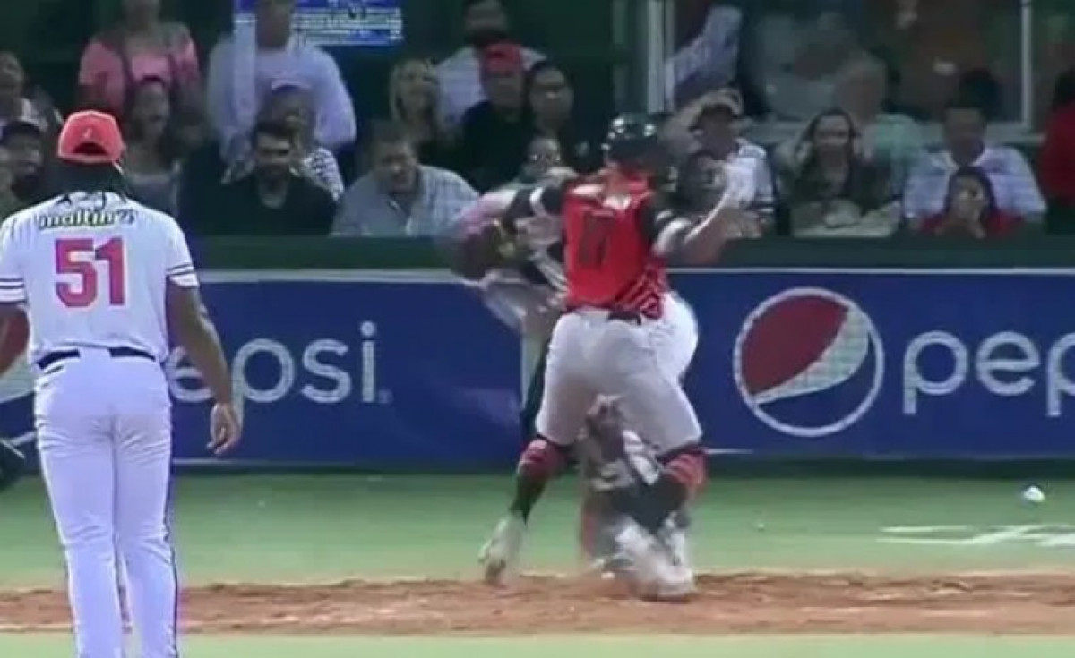 Sijevale su palice i šake: Pogledajte brutalan obračun na bejzbol meču