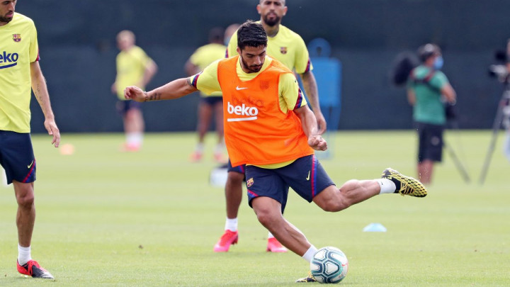 Luis Suarez je za razliku od Arthura pokazao da je veliki gospodin
