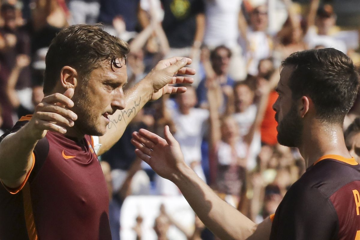 Veliki Totti slučajno otkrio gdje će Miralem Pjanić završiti karijeru: "Donio je veoma važnu odluku" Veliki Totti slučajno otkrio gdje će Miralem Pjanić završiti karijeru: "Donio je veoma važnu odluku"