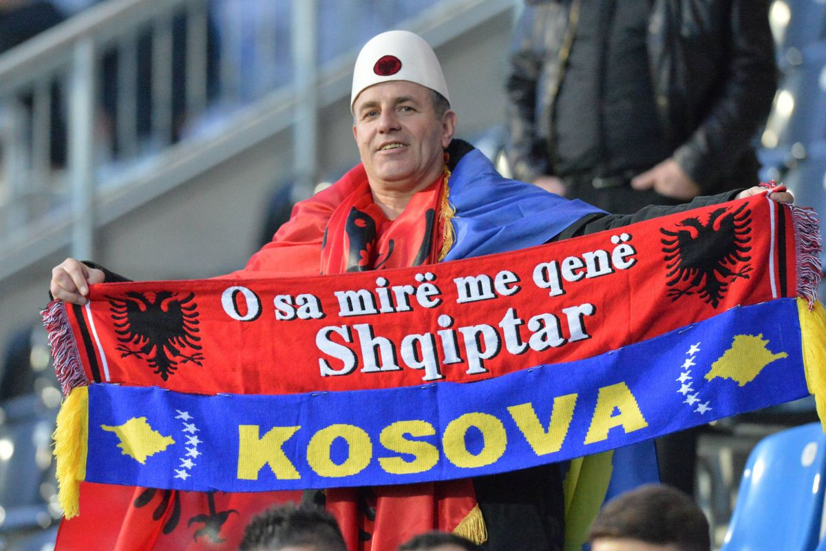 Albanci zbog Srbije ponizili narod sa Kosova: "Ovo je skandal i izdaja" Albanci zbog Srbije ponizili narod sa Kosova: "Ovo je skandal i izdaja"