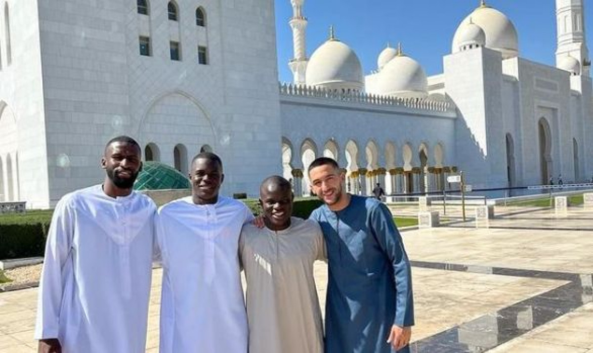 Igrači Chelseaja iznenadili sve u džamiji u Abu Dhabiju kada su došli na džumu