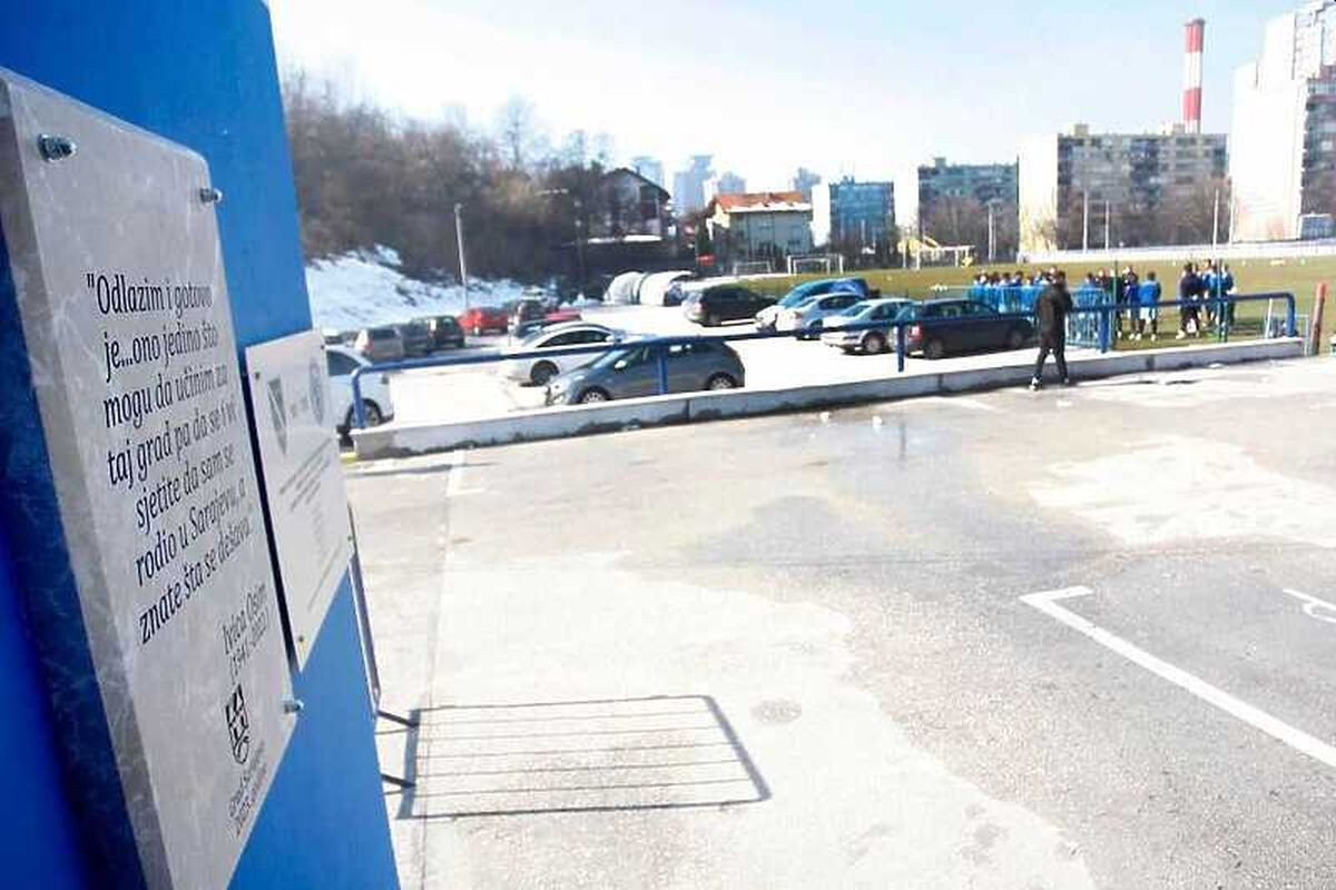 Otkrivena spomen ploča na stadionu Grbavica u čast Ivice Osima Otkrivena spomen ploča na stadionu Grbavica u čast Ivice Osima