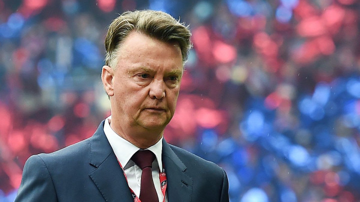 Van Gaal ošamario Van Persieja, pa dobio žestoku opomenu: Probaj to još jednom...