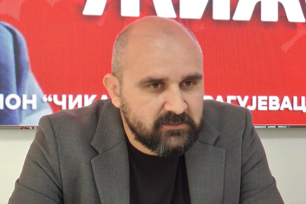 'Bosanski duh' ponovo u Kragujevcu, navijači od Žižovića traže samo jedno: "Budi kao Feđa" 'Bosanski duh' ponovo u Kragujevcu, navijači od Žižovića traže samo jedno: "Budi kao Feđa"