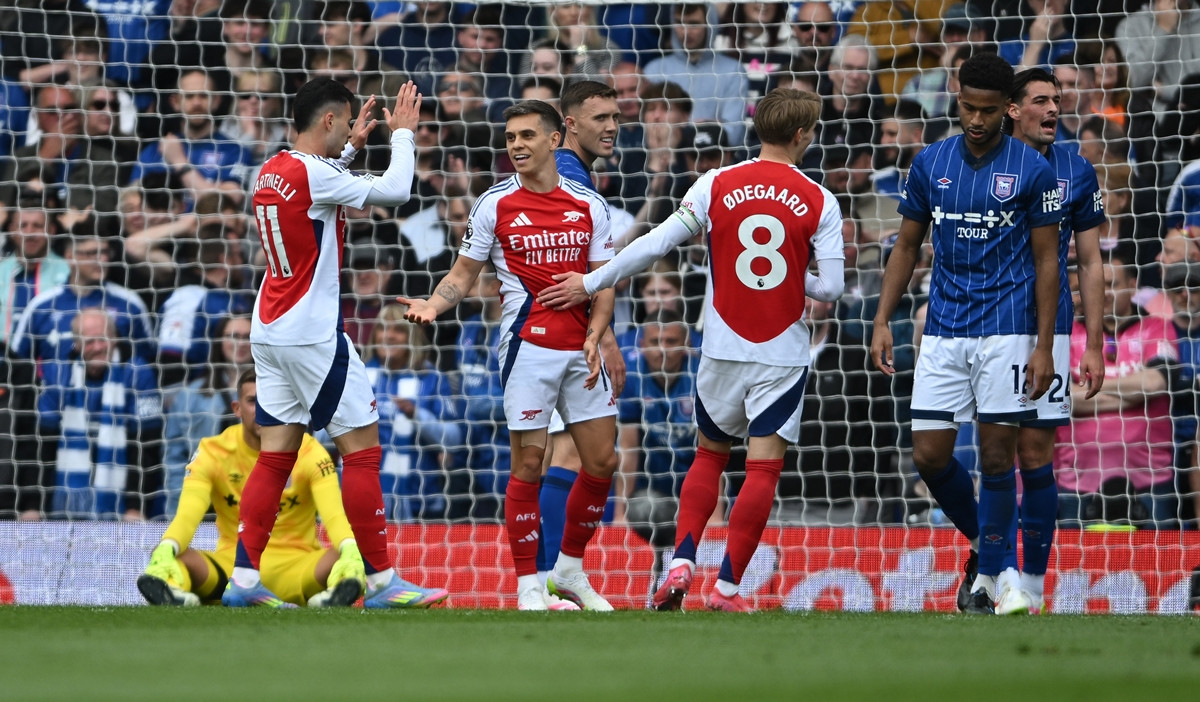 Fenerbahče poslao ponudu za igrača Arsenala, velika je želja Josea Mourinha Fenerbahče poslao ponudu za igrača Arsenala, velika je želja Josea Mourinha