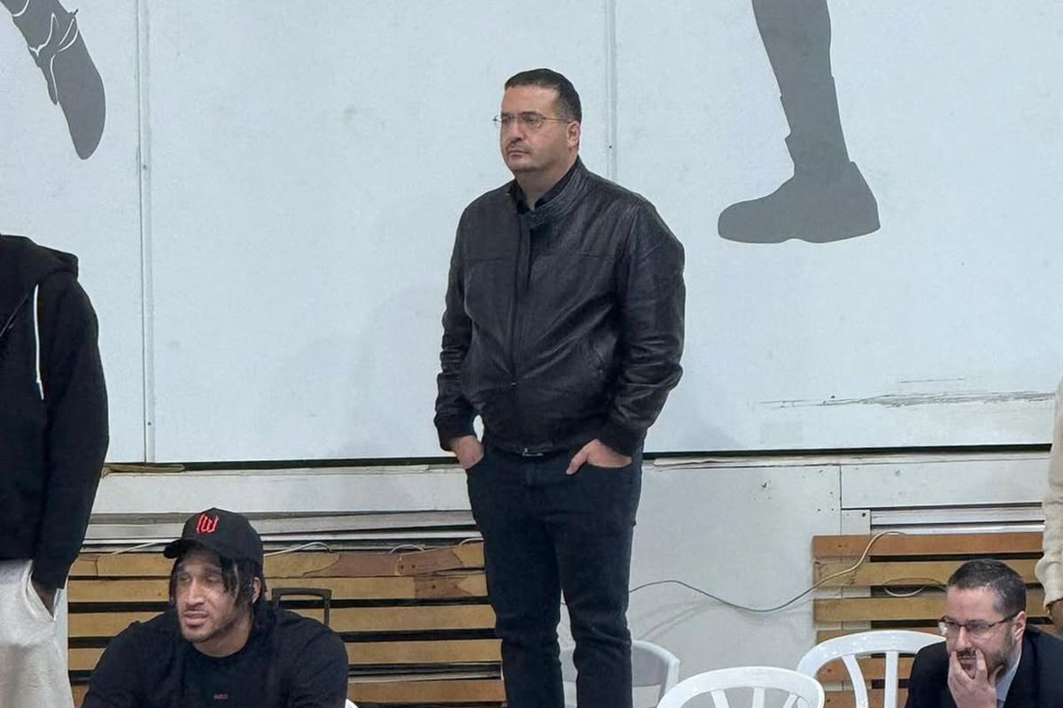 Bogataš uništava Crvenu zvezdu, kvari im posao stoljeća: "Ne mogu mu dati pet miliona, ja mogu" Bogataš uništava Crvenu zvezdu, kvari im posao stoljeća: "Ne mogu mu dati pet miliona, ja mogu"