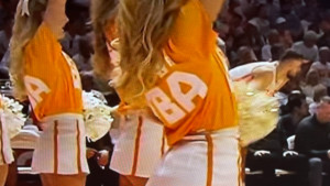 Svi pričaju o kamermanu koji je namjerno zumirao zadnjicu atraktivne cheerleadersice