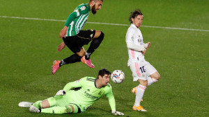 Real sve dalje od titule: Betis neporažen napušta Madrid 