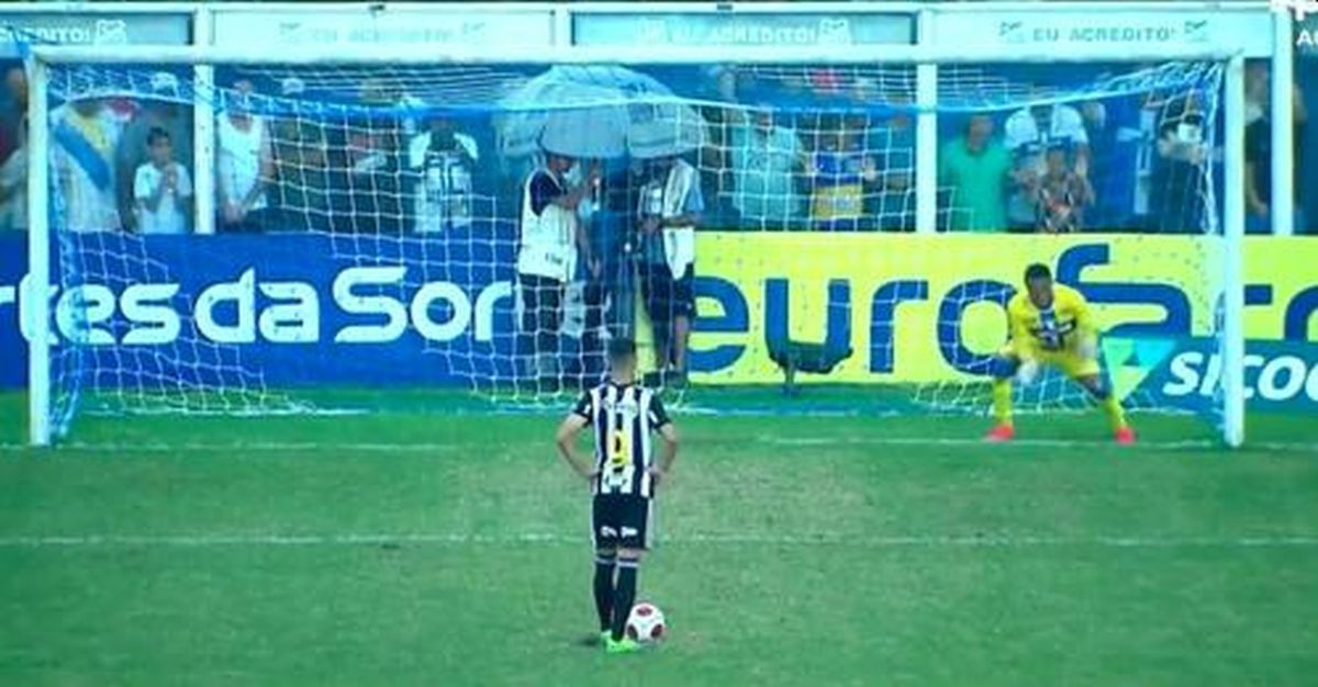 "Ping-pong" na golu, a pored lopte "kip": Igra živaca za do sada neviđen penal 