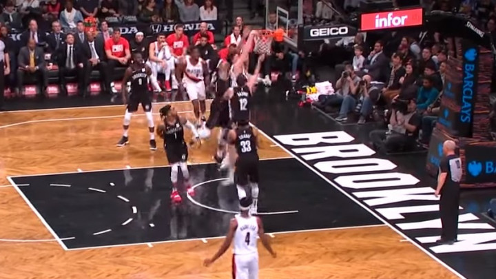 Jusuf Nurkić brutalnim zakucavanjem natjerao na aplauz i protivničke navijače
