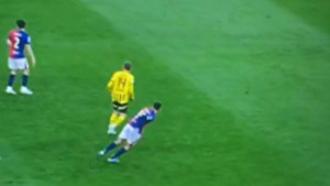 Snimak koji je obišao svijet: Komičan pokušaj ofsajd zamke u režiji štopera Barcelone