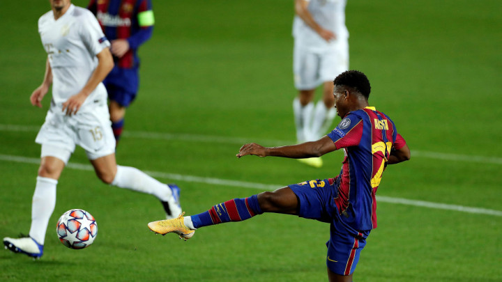 Barcelona s igračem manje do petarde protiv Ferencvaroša, neočekivan poraz Borussije u Rimu