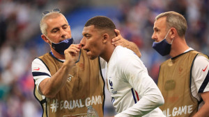Poljuljana atmosfera u svlačionici Trikolora: Mbappe nije mogao da šuti i poslao je poruku Giroudu