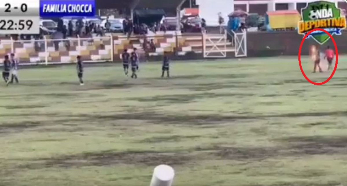 Tragedija u Južnoj Americi: Fudbaler poginuo od udara groma, kamera snimila stravičan trenutak Tragedija u Južnoj Americi: Fudbaler poginuo od udara groma, kamera snimila stravičan trenutak