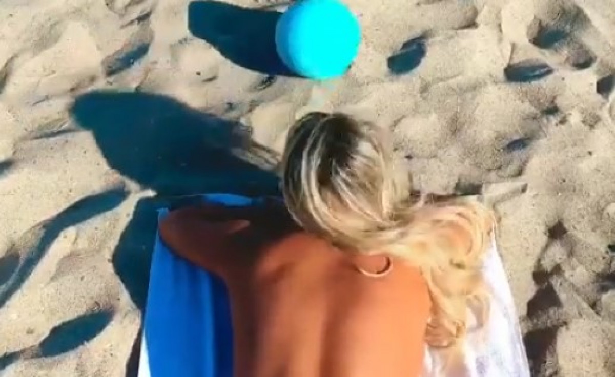 Kinsey objavila spektakularan video sa plaže