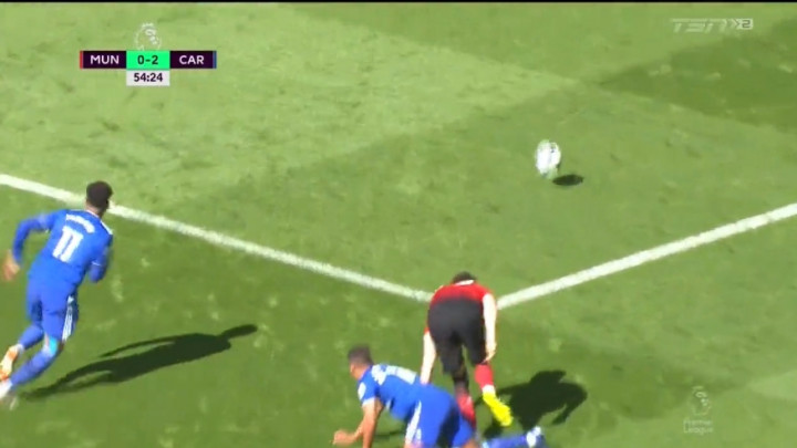 Očajna odbrana Uniteda poklonila gol Cardiffu koji je povećao prednost