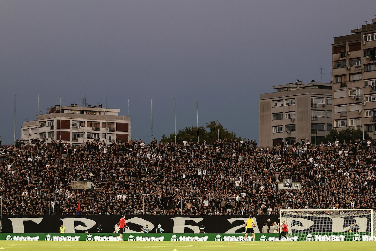 Usred utakmice u Beogradu Grobari su 'eksplodirali' - Ikona se vraća u Partizan nakon 14 godina Usred utakmice u Beogradu Grobari su 'eksplodirali' - Ikona se vraća u Partizan nakon 14 godina