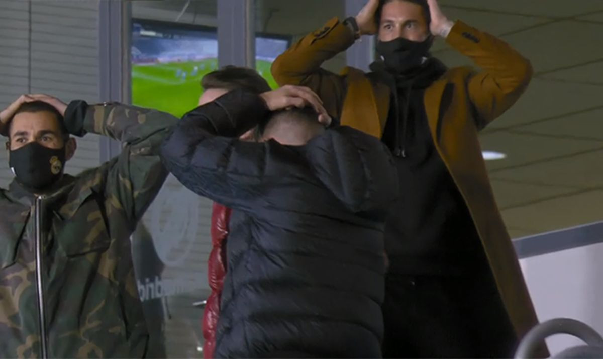 Posljednje sekunde meča Real - Alaves: Benzema se drži za glavu, Ramos udara u staklo...