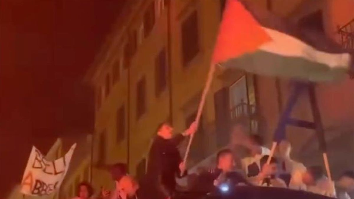 Inzaghi mahao zastavom Palestine dok je slavio ulazak u Seriju A Inzaghi mahao zastavom Palestine dok je slavio ulazak u Seriju A