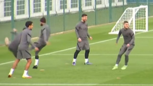 Ander Herrera provukao Neymaru loptu kroz noge, a Brazilac ga udario nakon toga