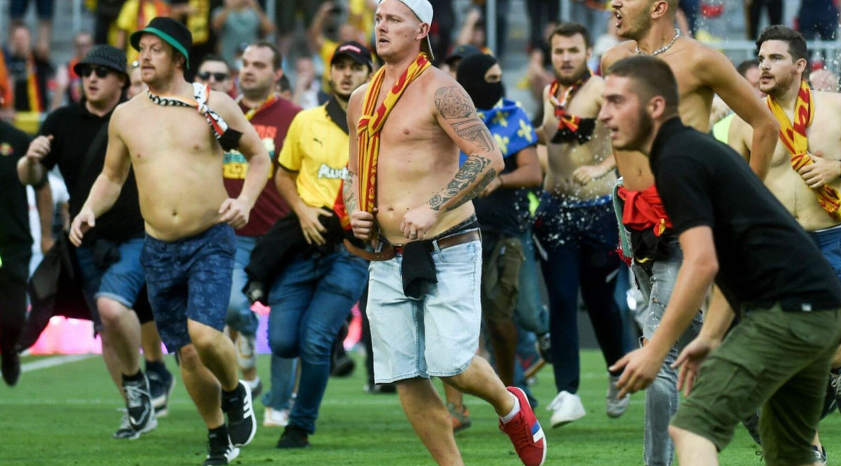 Lens i Lille kažnjeni zbog sukoba navijača Lens i Lille kažnjeni zbog sukoba navijača