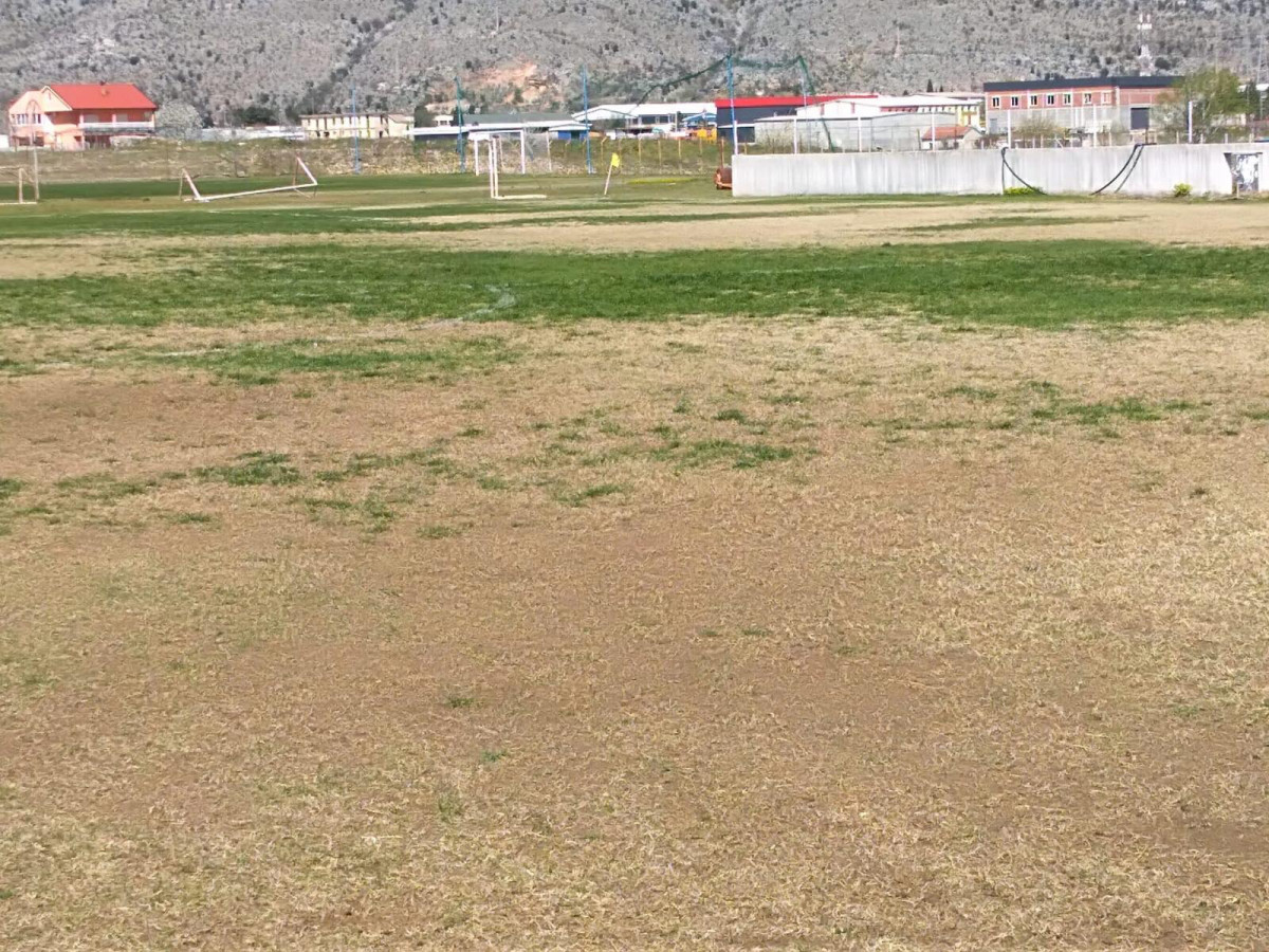 Da li je nogomet na stadionu u Mostaru "umro": Pogledajte kako izgleda "teren" 