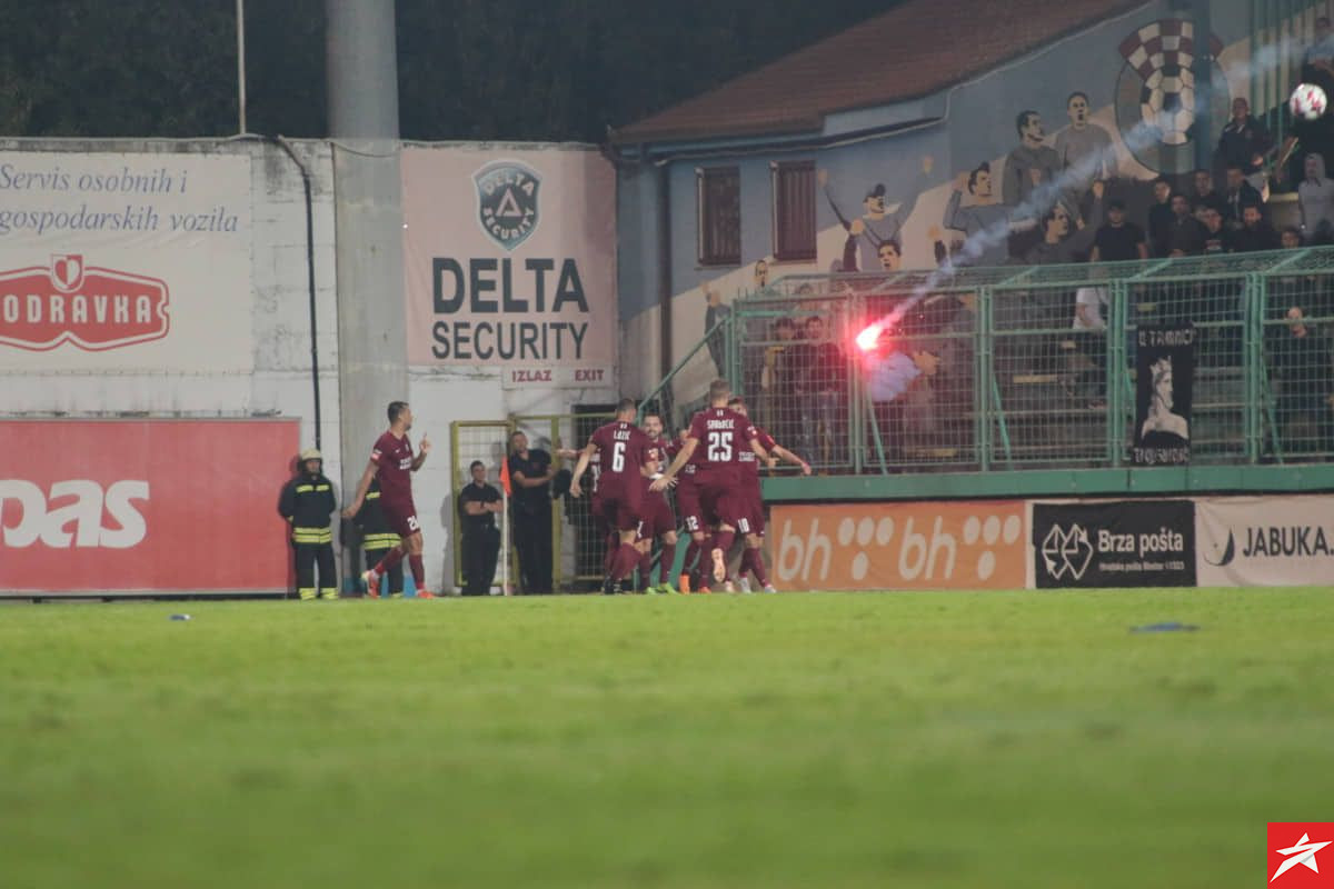 Hebibović pogodio za 1:2, a onda Škripari bakljama gađali igrače Sarajeva