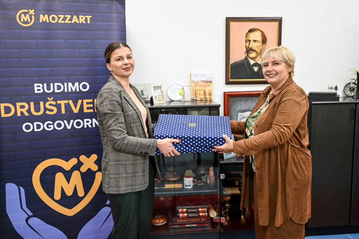 Osnovcima iz Banje Luke stigli novi laptopi za predmet "Digitalni svijet"