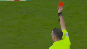 Granit Xhaka ponovo dobio direktan crveni karton
