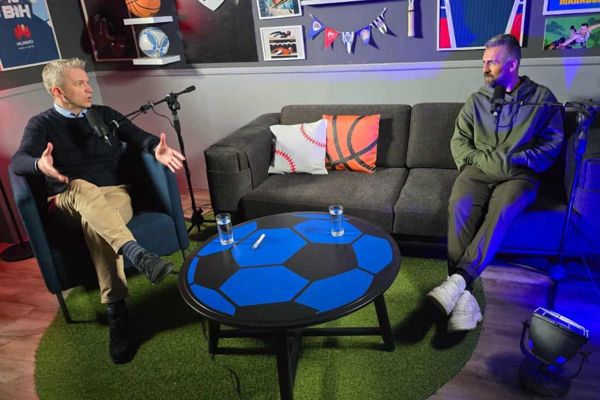 Vedad Ibišević o 'rivalstvu' s Džekom: "Pristali smo da radimo za njega, prvi ja" Vedad Ibišević o 'rivalstvu' s Džekom: "Pristali smo da radimo za njega, prvi ja"